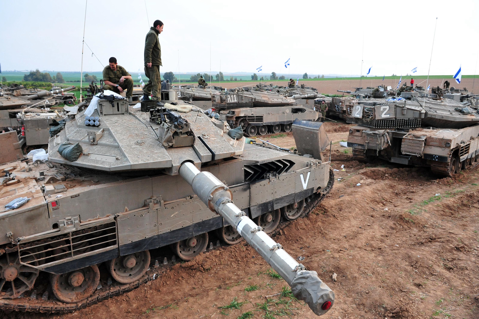 Israeli tanks outside Gaza Strip