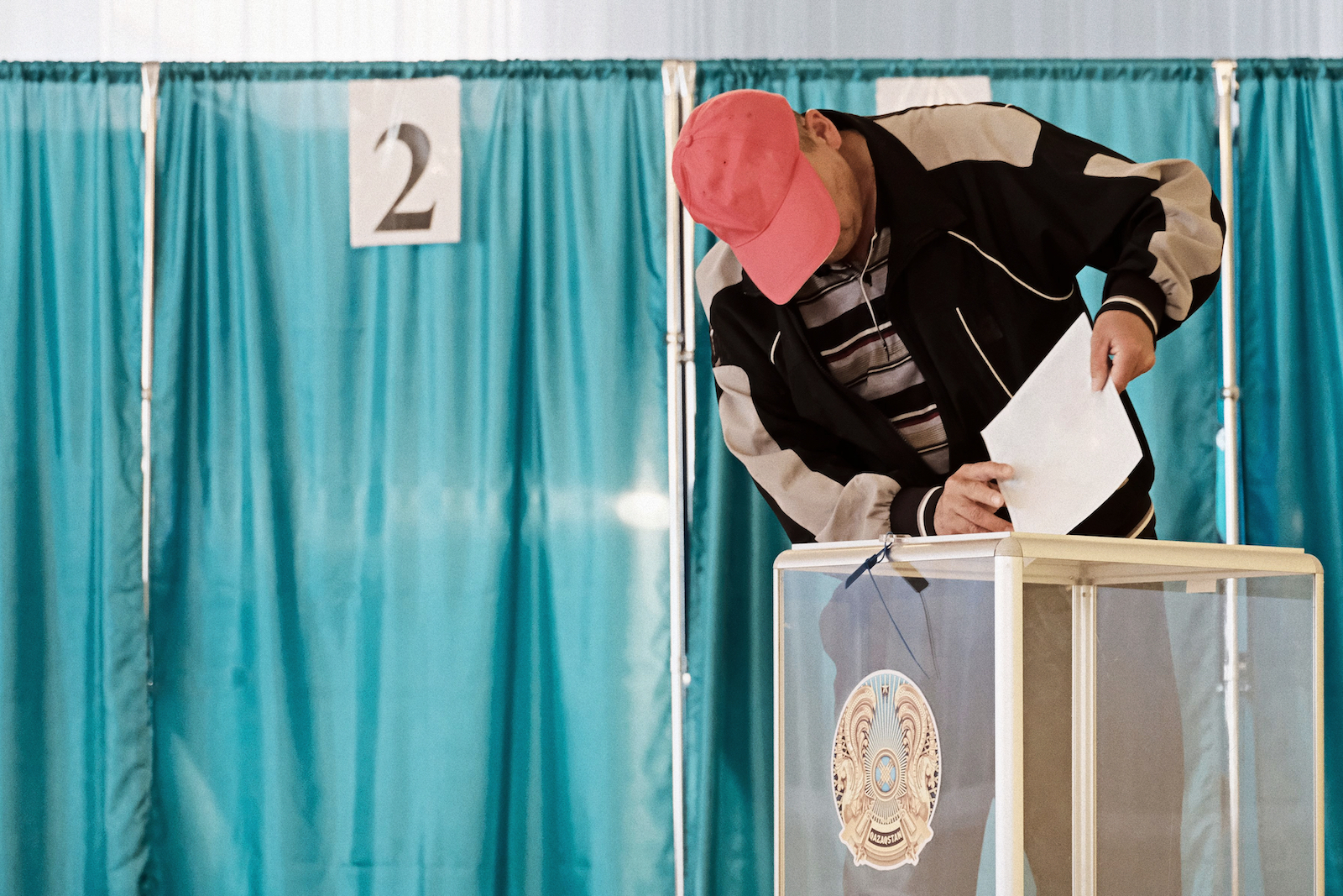 Voter in Kazakhstan