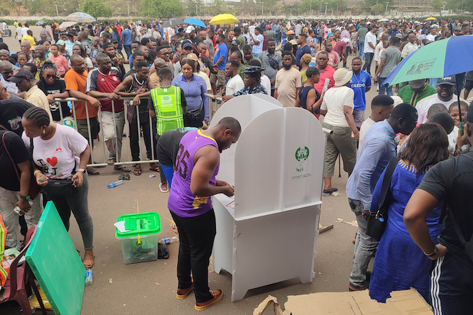Nigerian voters waiting to vote