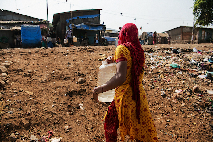 A woman collects water in the state of Maharashtra