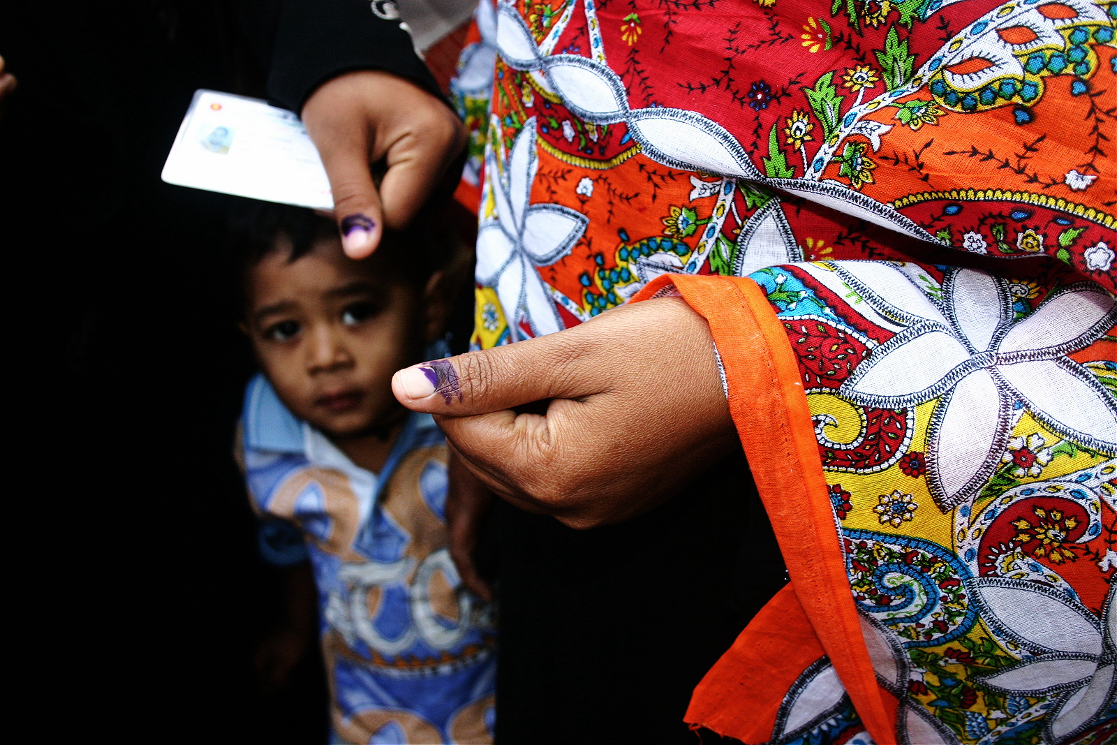 A voter casting her vote in Bangladesh's 2008 parliamentary elections