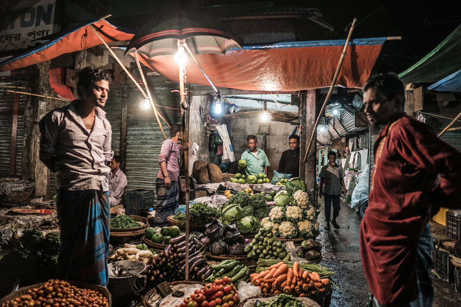 Street sellers in Bangladesh