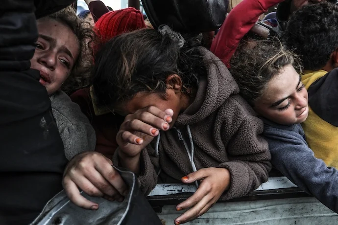 Starving Palestinian children desperate for food aid in Gaza